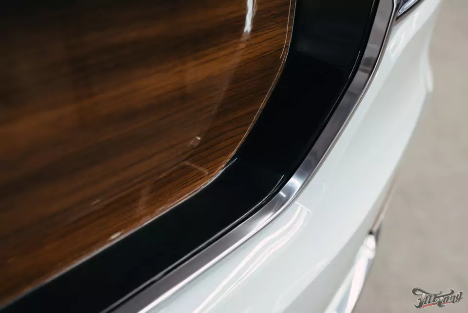 Так не должно быть! Заново разработали дизайн наклеек для Jeep Grand Wagoneer и забронировали кузов полиуретаном